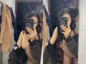 Đắm chìm trong đam mê…. Gái xinh vú to cắm sừng ny cho thằng bạn thân đụ trong toilet