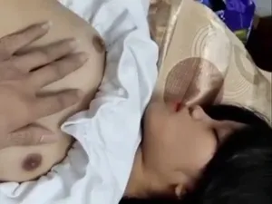 Đỉnh cao nóng bỏng … Xuất tinh lên người em sinh viên mới lớn