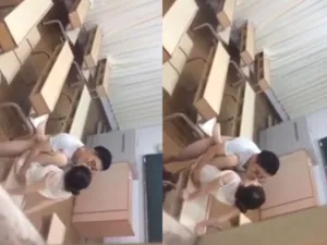 Cực đỉnh !!! Quay lén cô giáo địt nhau với học sinh trong lớp